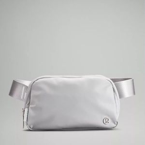 LIKE NEW LULULEMON BELT BAG 🤍